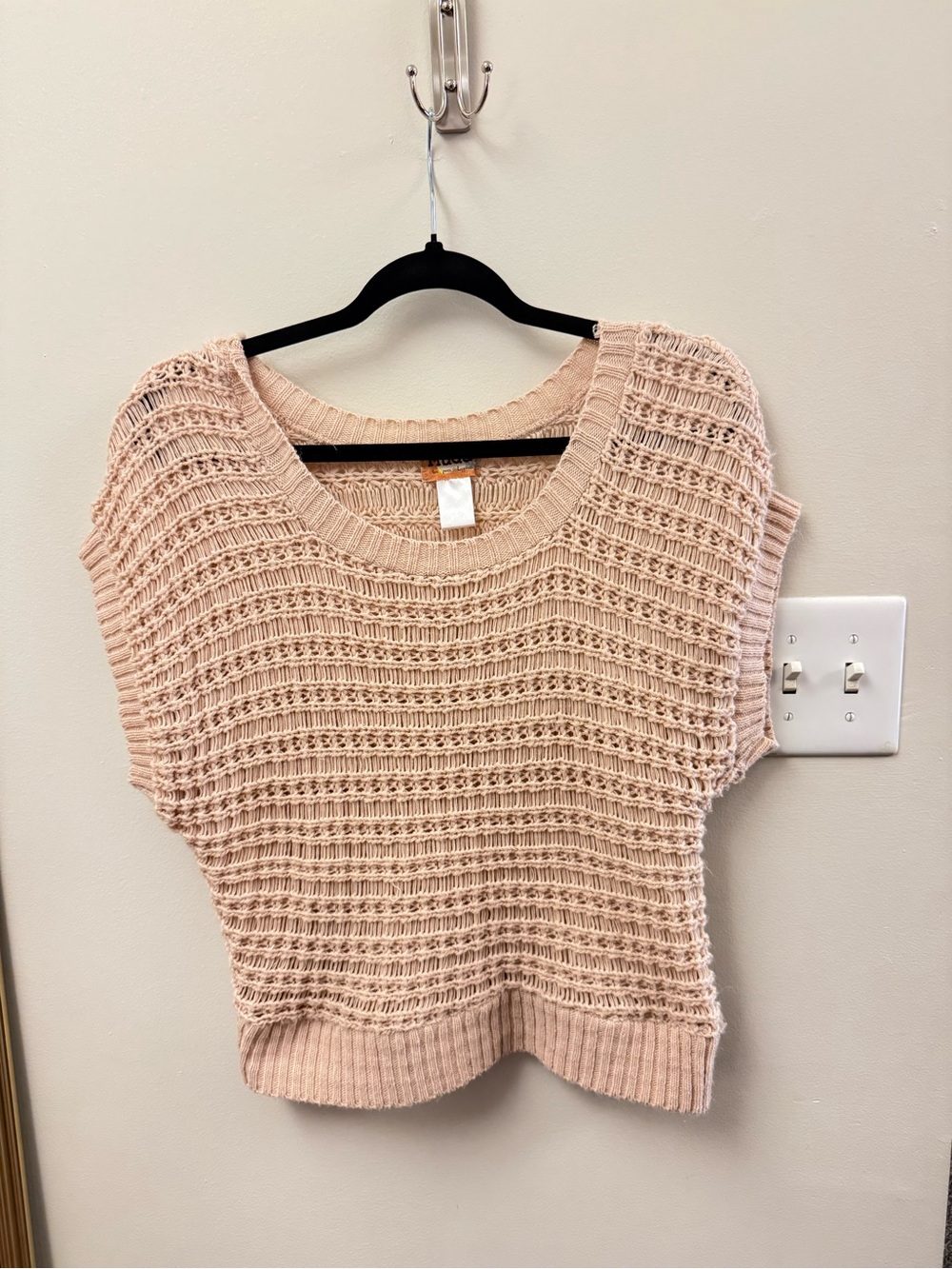 pink short sleeve sweater top